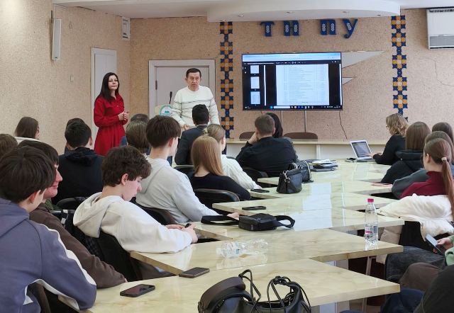 Доцент Анатолій Григорук презенує цикл економічних дисциплін ОП